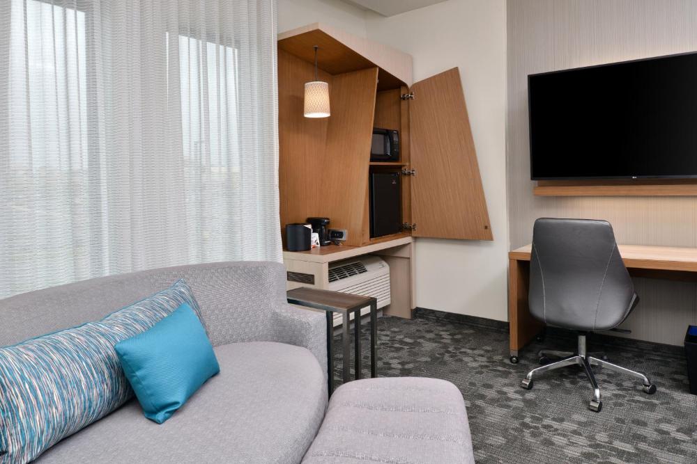King Room with Sofa Bed - Non-Smoking interior